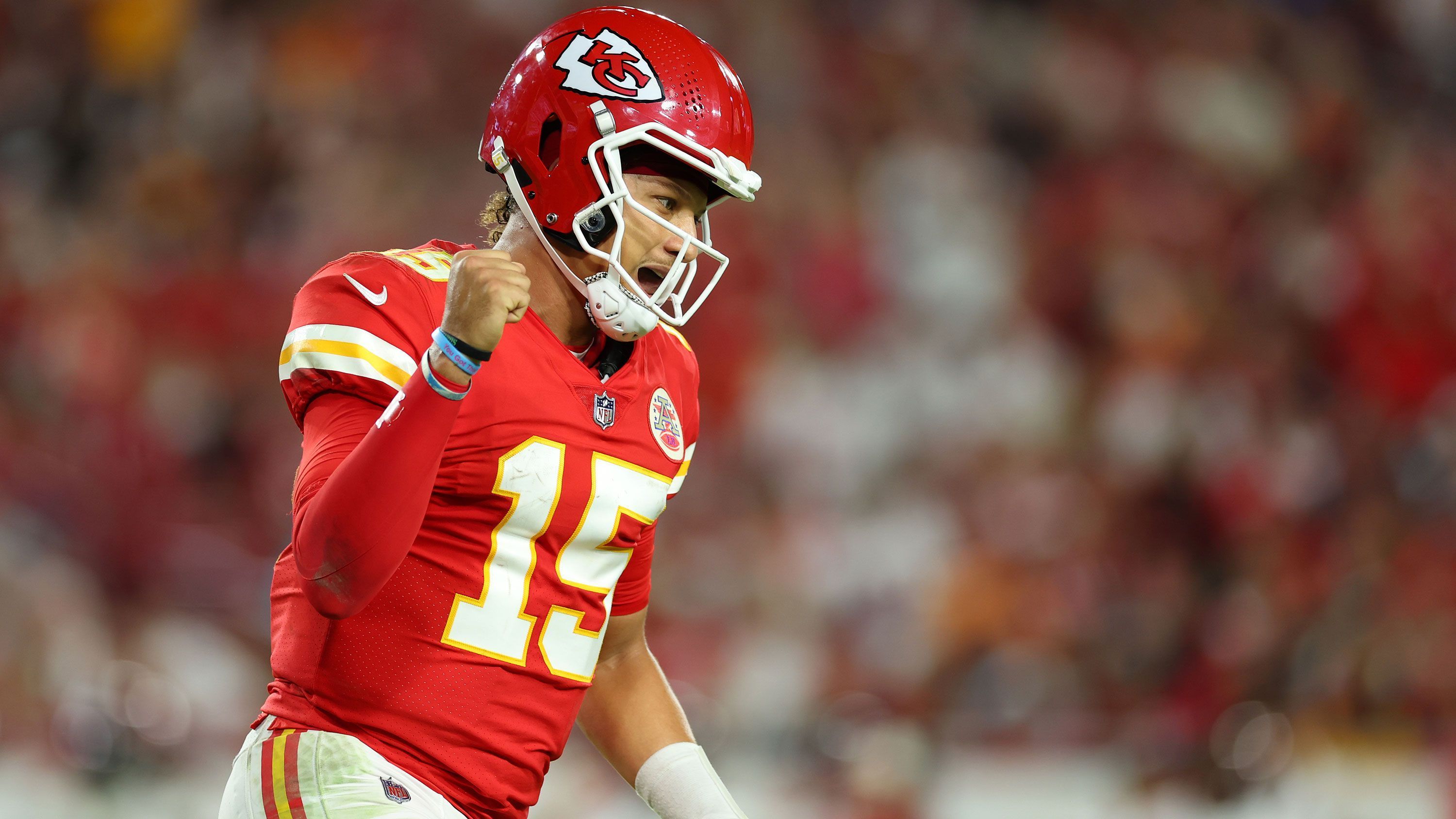 
                <strong>Die meisten Passing Touchdowns</strong><br>
                &#x2022; Patrick Mahomes (Kansas City Chiefs) mit <strong></strong> Passing Touchdowns -<br>&#x2022; Joe Burrow (Cincinnati Bengals) mit <strong></strong> Passing Touchdowns -<br>&#x2022; Josh Allen (Buffalo Bills) <strong></strong> Passing Touchdowns<br>Die komplette Statistik im Datencenter »
              