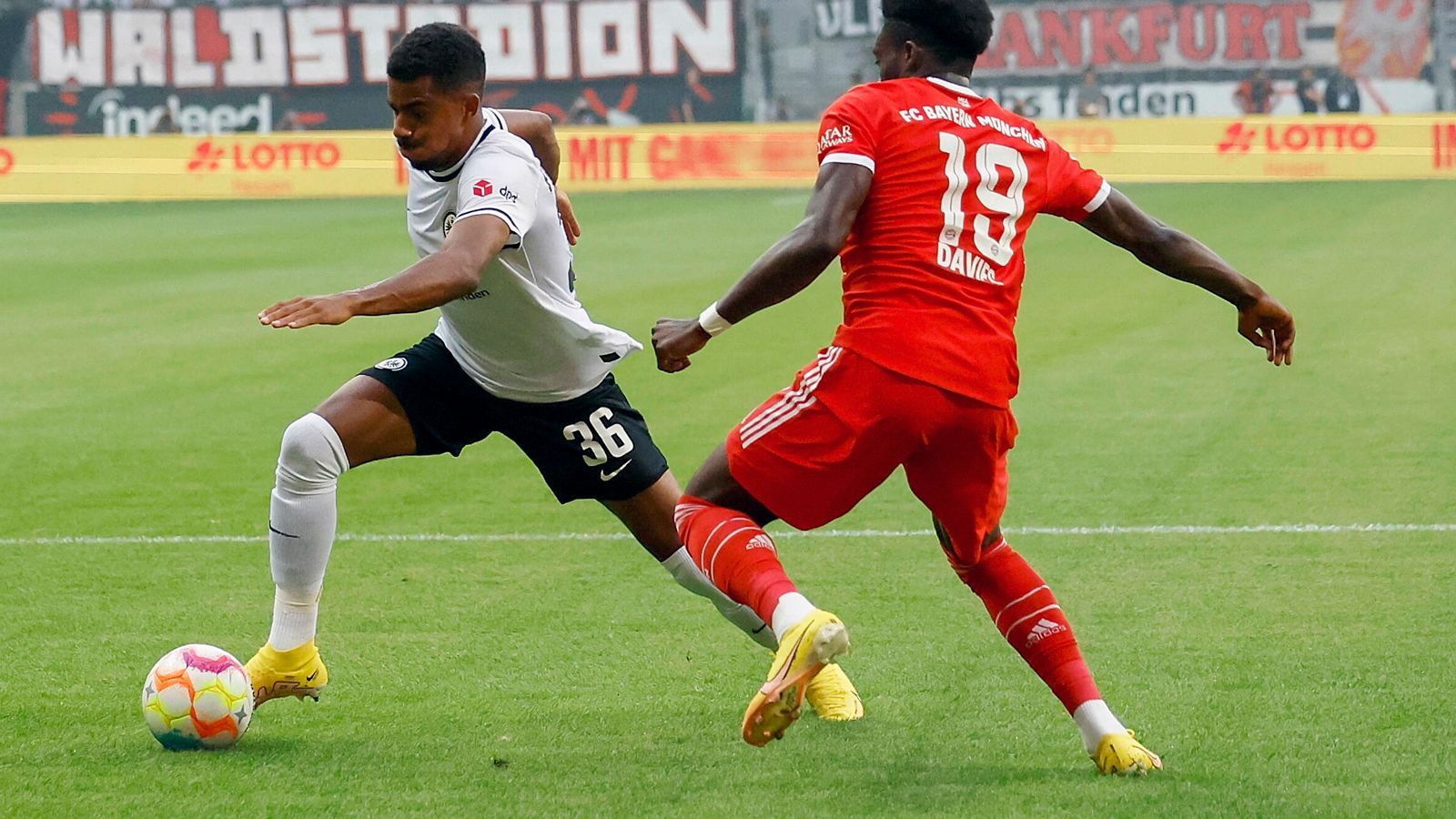 
                <strong>Ansgar Knauff</strong><br>
                Über ihn laufen auf der rechten Seite die wenigen Eintracht-Angriff ein, ist dabei aber zu ungenau. Defensiv kann er dem Team leider auch keine Stabilität bieten. Ist bei seinem Lauf in der 69. Minute zu eigensinnig  -  da muss er den Ball abspielen, statt selbst abzuschließen. Ein solider Auftritt mit viel Luft nach oben. ran-Note: 3
              