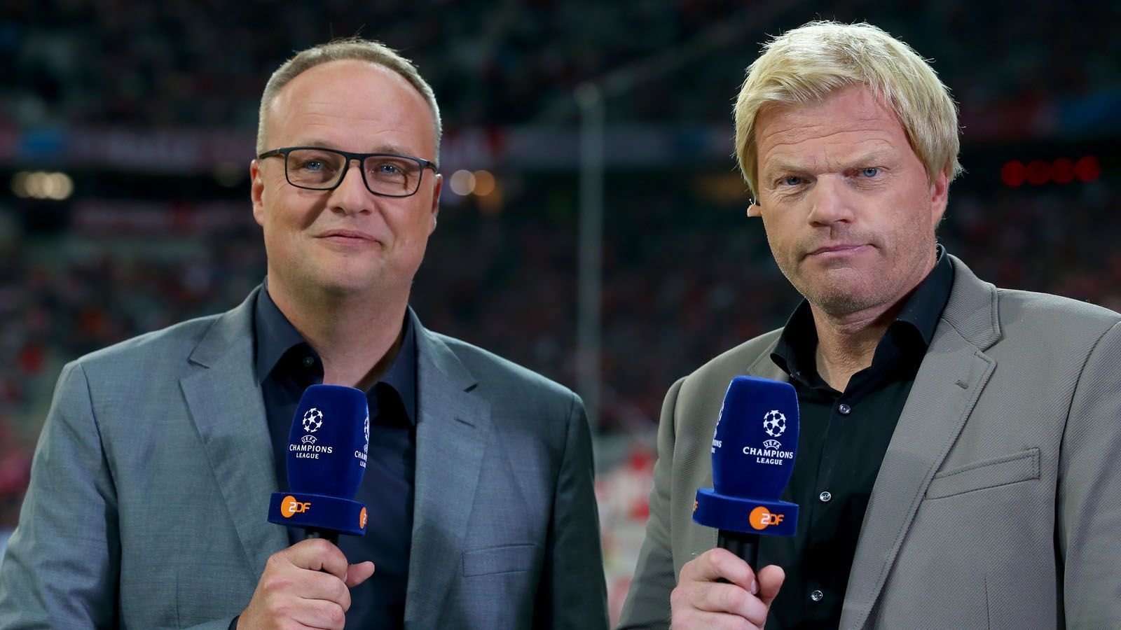 
                <strong>Fußball-Experte im TV </strong><br>
                Nach dem Karriereende bleibt Oliver Kahn dem Fußball als TV-Experte erhalten. Für das ZDF analysiert Kahn seit seinem Karrierende 2008 Spiele der deutschen Nationalmannschaft und Champions League-Partien. Bei den WM- und EM-Endrunden ab 2014 analysierte er an der Seite von Moderator Oliver Welke (links) die Turnierspiele. Als Experte zählt er zu den beliebtesten TV-Gesichtern Deutschlands.
              