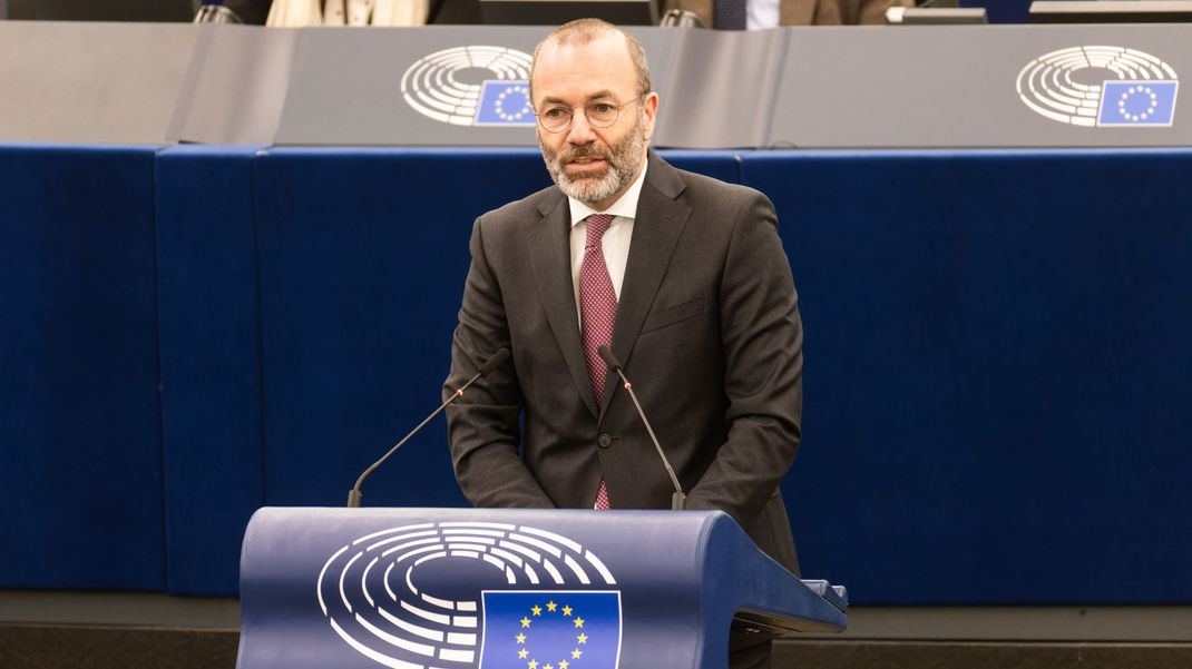 Manfred Weber spricht im Europa-Parlament