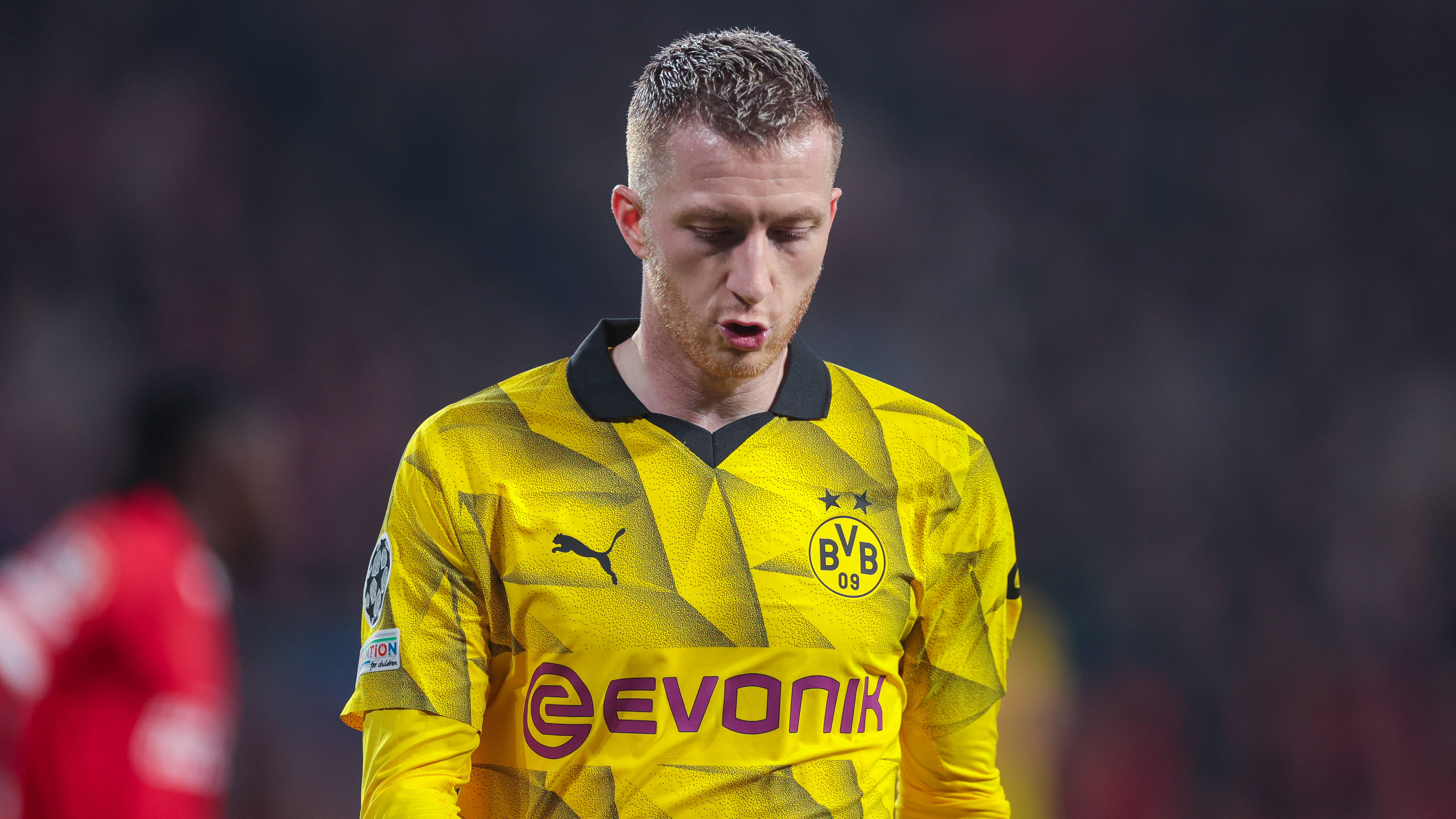 <strong>Marco Reus:</strong> Bemüht, aber mit Licht und Schatten in seinem Auftritt. Dass streckenweise die spielerischen Ideen im Offensivspiel fehlen, liegt auch an ihm. Keine große Verbesserung in Hälfte zwei, geht in der 62. Minute runter. <strong><em>ran</em>-Note: 4</strong>