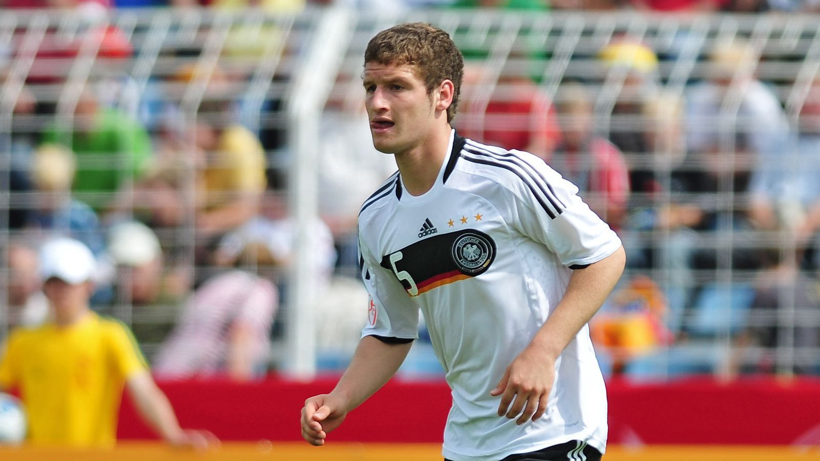 
                <strong>Shkodran Mustafi</strong><br>
                U17-Debüt: 18.09.2008 U17-Spiele/-Tore: 24/5A-Nationalmannschaft-Debüt: 13.05.2014A-Nationalmannschaft-Spiele/-Tore: 20/2
              