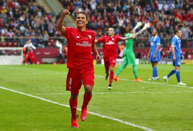
                <strong>Platz 5: Carlos Bacca</strong><br>
                Sevillas Europa-League-Held Carlos Bacca schnappt sich den fünften Rang. In der Primera Divison knipste Kolumbiens Nationalstürmer 20 Mal und verwertete 33,9 Prozent seiner Chancen.
              