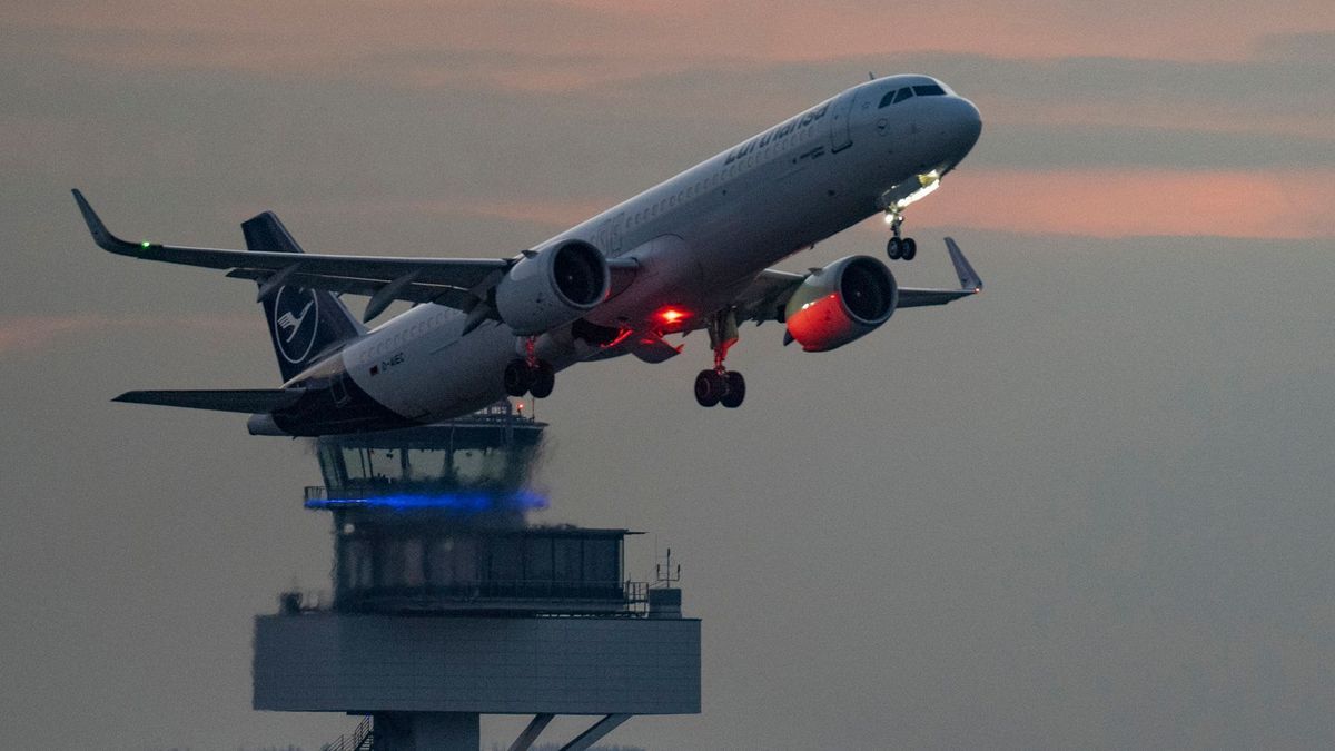 Lufthansa-Piloten sagen Streik für Mittwoch ab. 