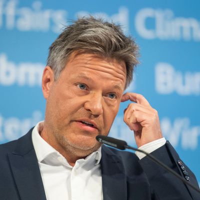 Robert Habeck, Bundesminister für Wirtschaft und Klimaschutz, spricht bei einer Pressekonferenz. 