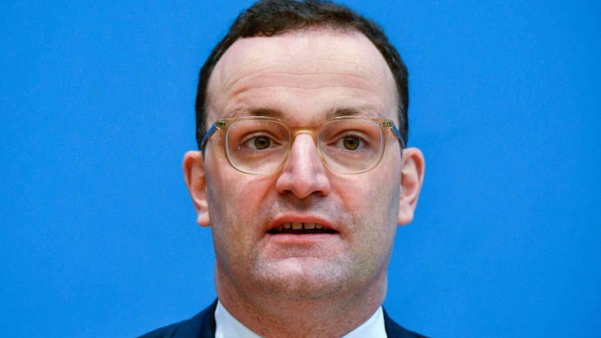 Spahn hält Profifußball im Lockdown für vertretbar