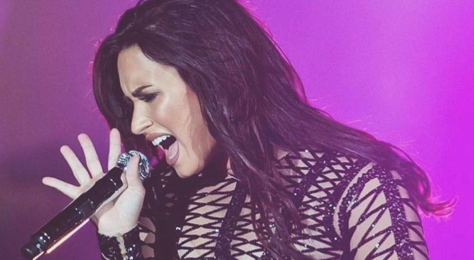 
                <strong>Wie lange braucht Lovato für die US-Hymne?</strong><br>
                In den USA haben sich in den letzten Jahren auch Wetten auf die amerikanische Nationalhymne etabliert. So kann man darauf wetten, wie lange die Sängerin Demi Lovato für ihre Version benötigt. Las Vegas gibt ihr 1:54 Minuten von der ersten gesungenen Note bis zum Ende des Wortes "Brave". Also raus mit der Stoppuhr.
              