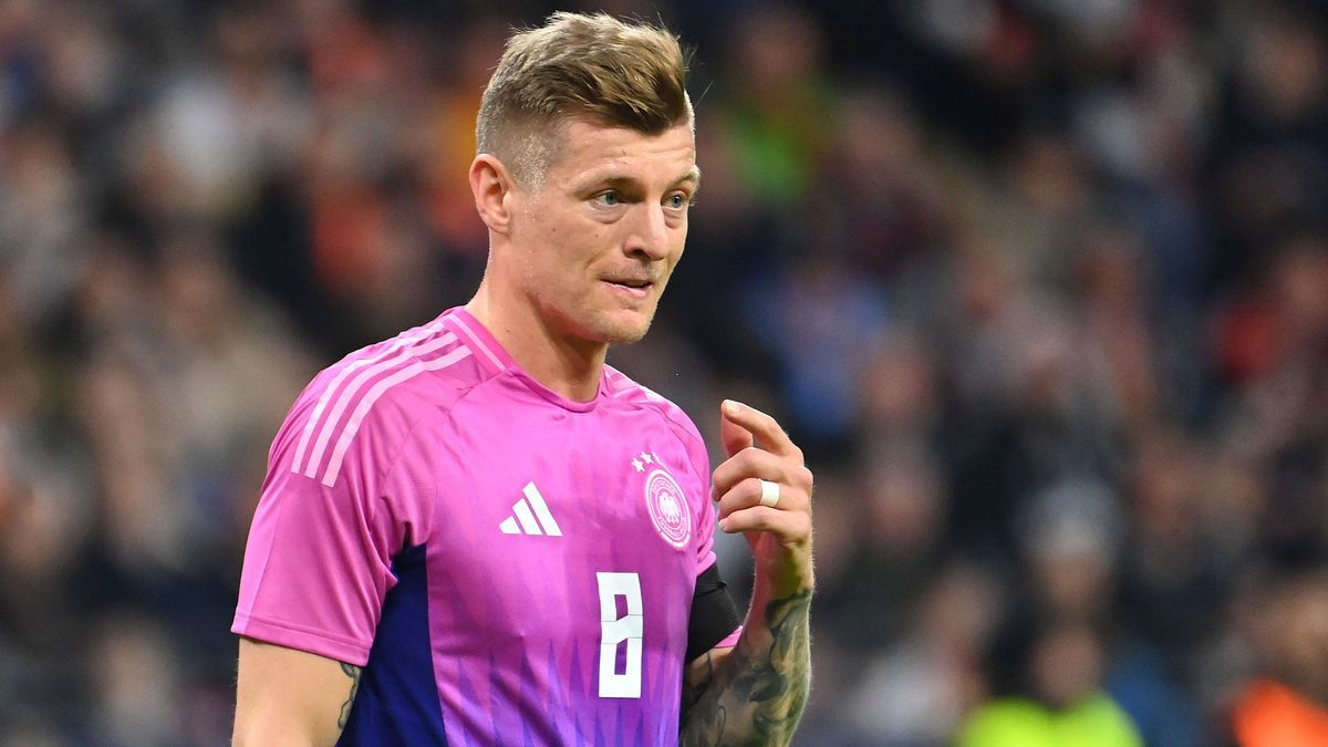 Toni KROOS beendet seine Karriere nach der Fussball EM. ARCHIVFOTO; Toni KROOS (GER), Aktion,Einzelbild,angeschnittenes Einzelmotiv,Halbfigur,halbe Figur. Fussball Laenderspiel Deutschland (GER) - ...