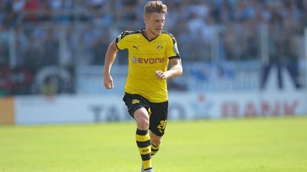 
                <strong>Lukasz Piszczek</strong><br>
                Lukasz Piszczek spielte ab 2004 für Berlin hauptsächlich im Sturm oder im linken Mittelfeld. Durch seinen Wechsel zu Borussia Dortmund und der Verletzung von Owomoyela übernahm er die Position des rechten Verteidigers und wurde von Jürgen Klopp zu einem der offensivstärksten Außenverteidiger der Bundesliga geformt.
              