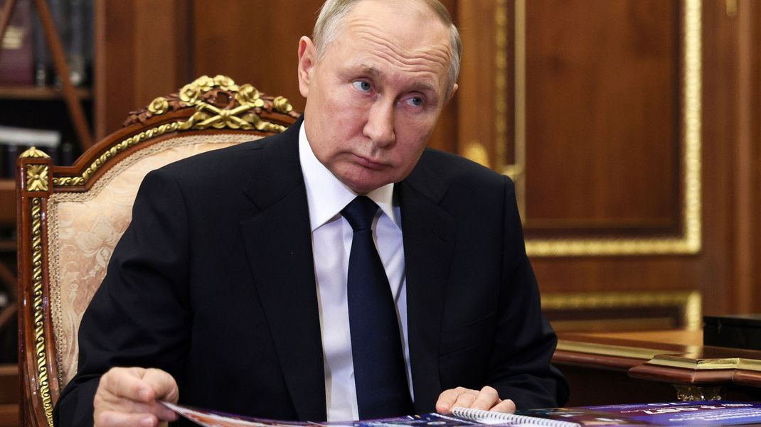 Ein russischer Ex-Geheimdienstoffizier hat die Absetzung Putins gefordert. Russland sei "am Rande einer militärischen Niederlage".