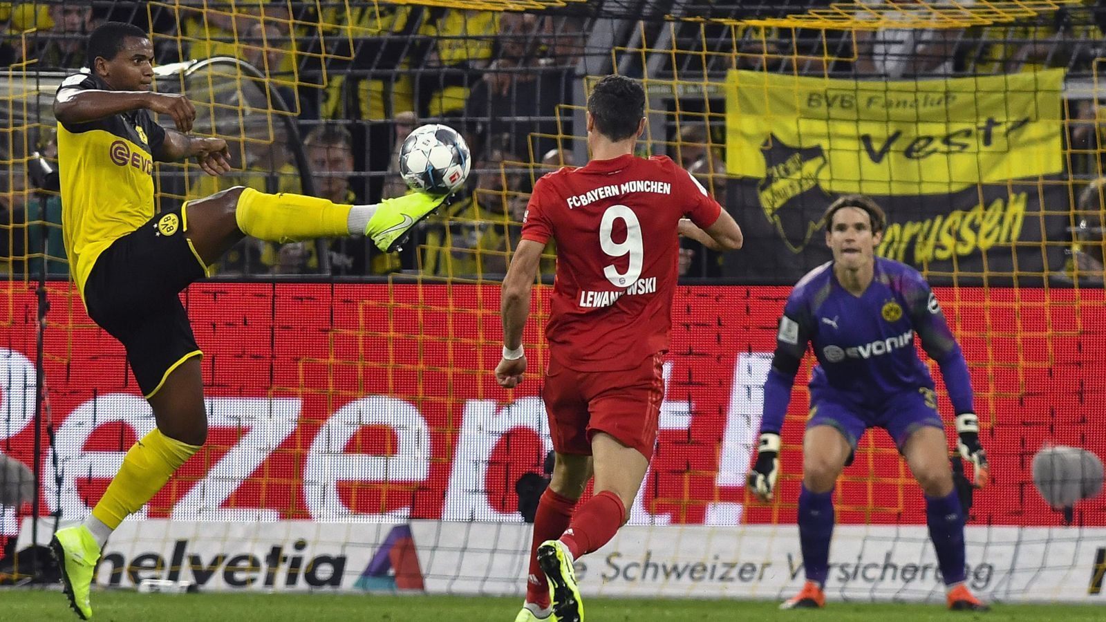 
                <strong>Manuel Akanji</strong><br>
                Der beste Abwehrspieler der Dortmunder. Stark im Zweikampf und reaktionsschnell bei Hereingaben und Schüssen, rettet mehrfach in höchster Not. Einmal sogar auf der Linie im Tag-Team mit Toprak und Hitz. Bringt zudem mit klugen Pässen Ruhe ins Aufbauspiel. ran-Note: 1
              