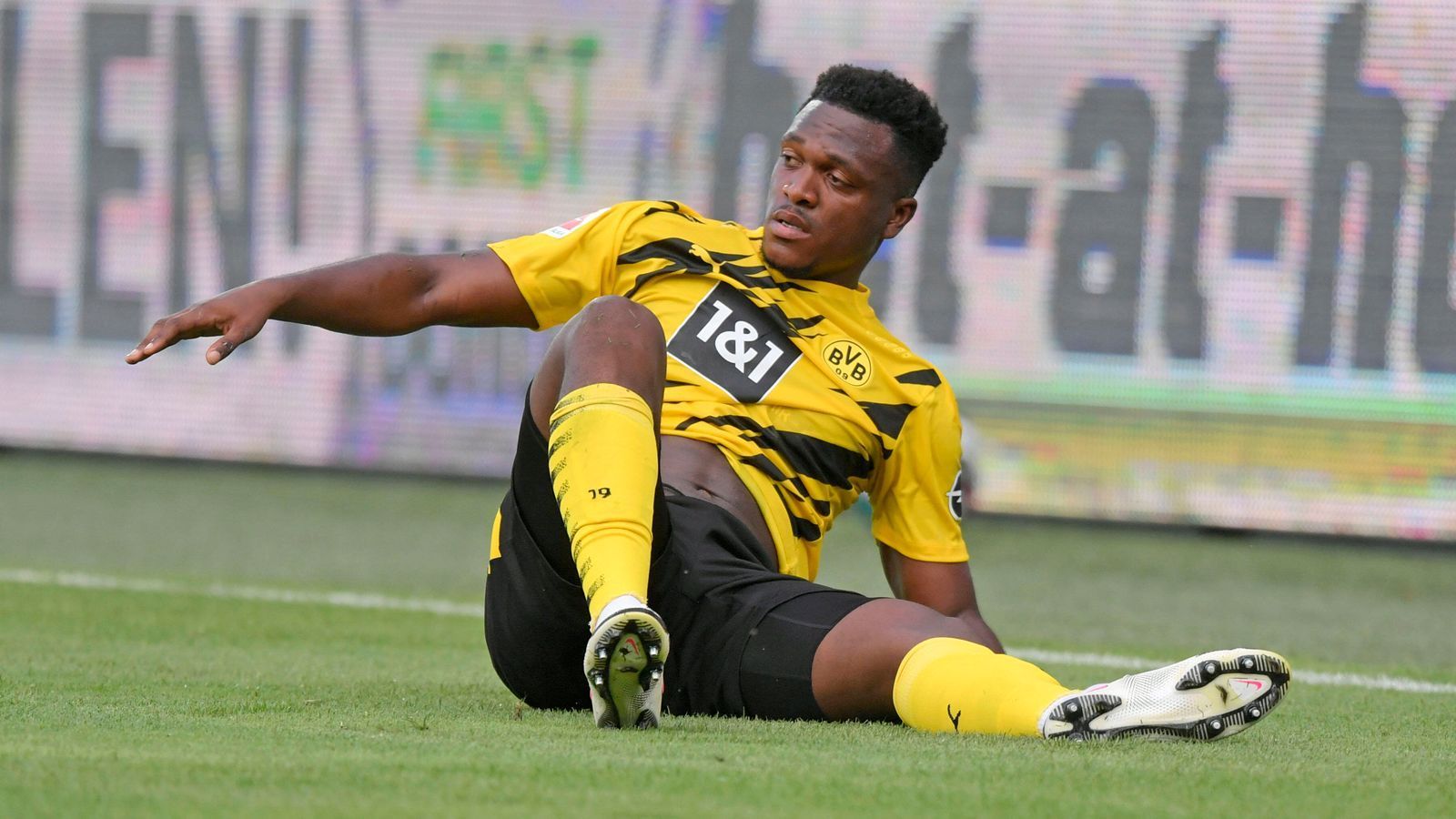 
                <strong>Dan-Axel Zagadou</strong><br>
                Wird für Delaney eingewechselt und hat die Schaltzentrale des BVB gemeinsam mit Can im Griff. ran.de-Note: 3
              