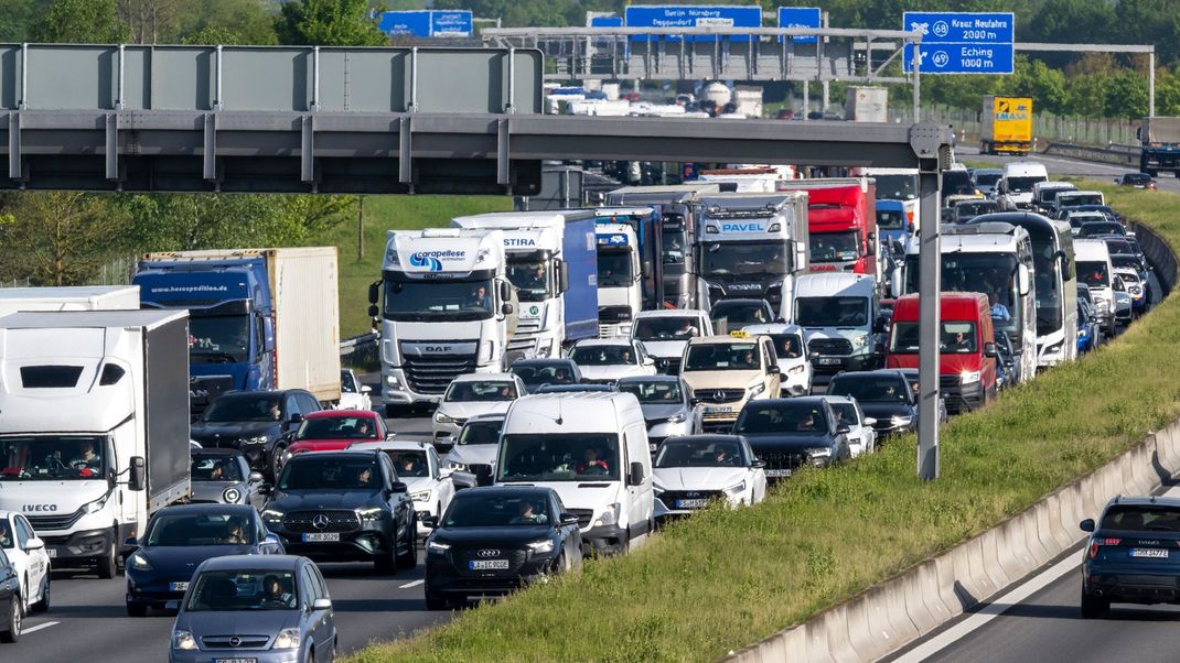 Reisende sollten sich auf volle Autobahnen einstellen.