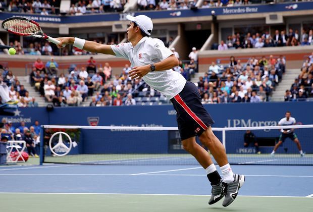 
                <strong>Finale Marin Cilic - Kei Nishikori</strong><br>
                Nishikori kommt mit dem mächtigen Aufschlag Cilic' nicht klar. Mit durchschnittlich 124 Meilen pro Stunde (etwa 199 km/h) schlägt es auf seiner Seite ein.
              