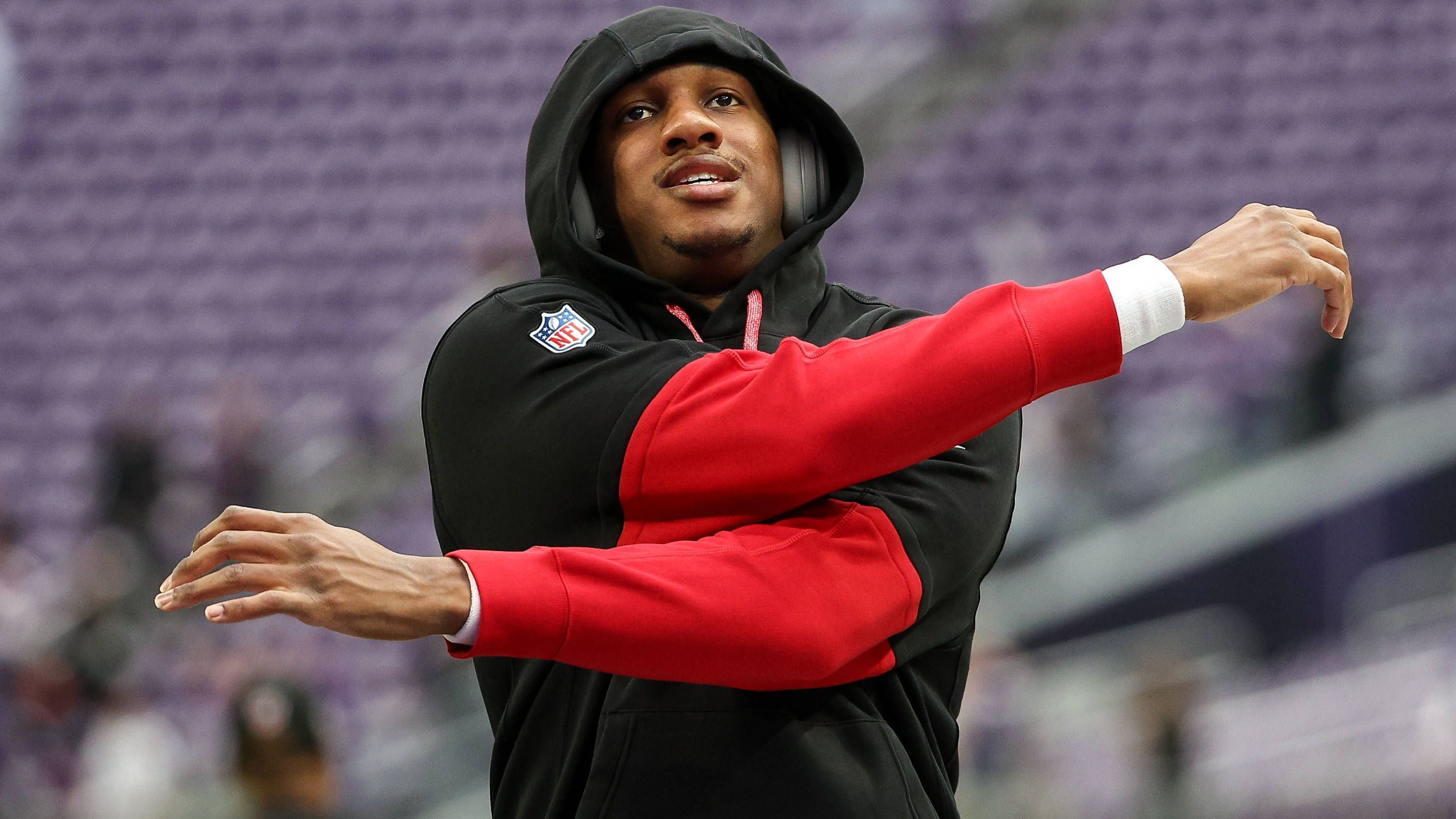 <strong>Platz 27: Michael Penix Jr. (Atlanta Falcons)</strong><br>Die Gerüchte halten sich hartnäckig, ob Kirk Cousins die Franchise noch verlässt. Auch wenn nach dem Draft und dem dicken Cousins-Vertrag angezweifelt werden darf, welche Franchise noch in Frage käme. Auf jeden Fall gehört das Team jetzt dem Erstrundenpick Penix von 2024, der beim Debüt in der abgelaufenen Saison bereits mehrfach überzeugte.