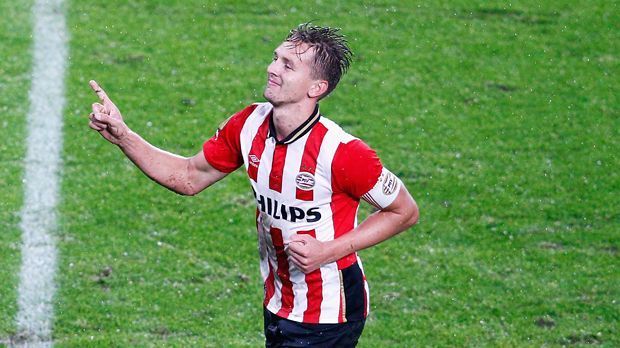 
                <strong>7. Platz: Luuk de Jong (PSV Eindhoven)</strong><br>
                Platz 7: Luuk de Jong (7 Tore). Der Niederländer übertrifft Jonas, El Ghazi und Vardy: Er schießt in sieben Saisonspielen für PSV Eindhoven sieben Tore. Der Niederländer hatte für seine Treffer weniger Spielzeit als Jonas und steht demnach vor ihm.
              