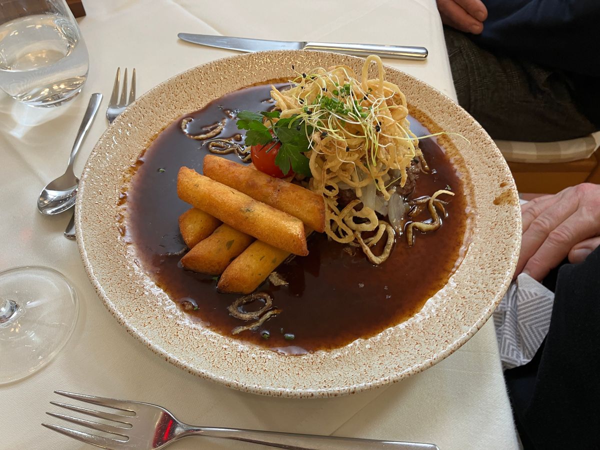 Rezept: Rinderfilet mit Jägersauce, Ofenkartoffel und Sour Creme