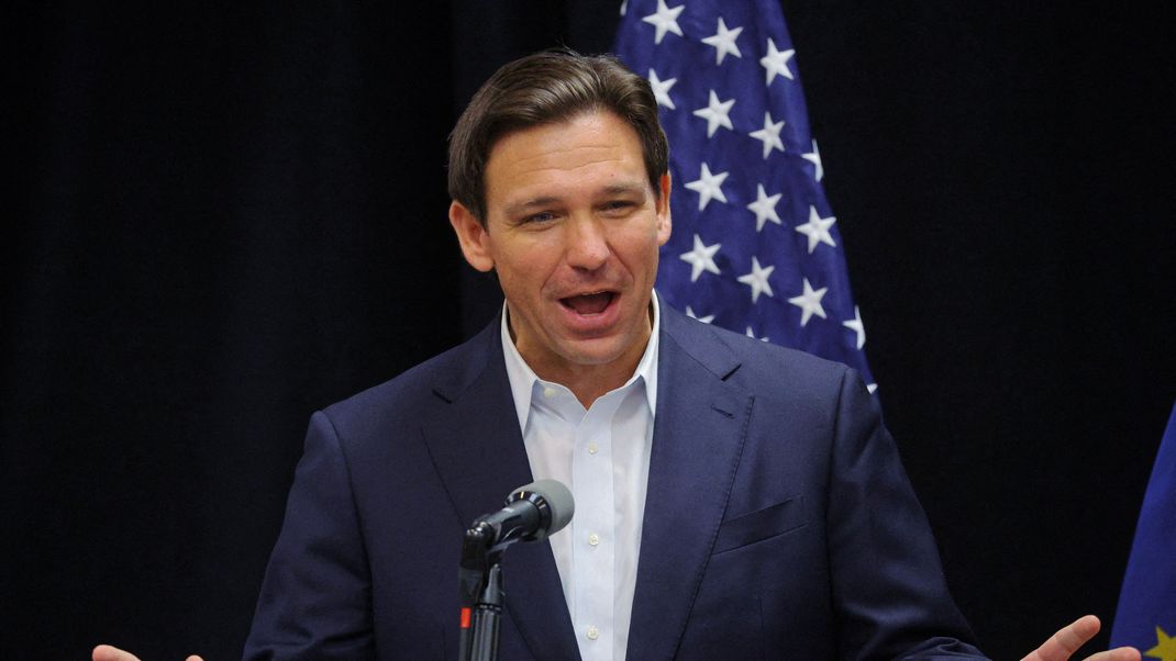 Ron DeSantis sieht "wokeness" als Krieg gegen die Wahrheit.