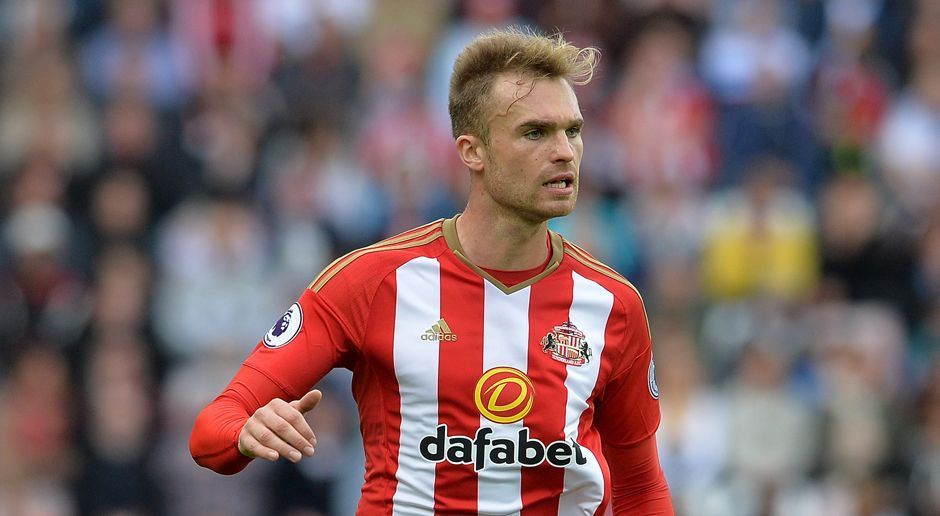 
                <strong>Jan Kirchhoff (AFC Sunderland)</strong><br>
                Laut der "Sport Bild" hat der HSV auf einen weiteren Spieler von der Insel ein Auge geworfen: Jan Kirchhoff vom AFC Sunderland. Der 26-Jährige, der sowohl in der Innenverteidigung als auch im defensiven Mittelfeld auflaufen kann, ist kein Unbekannter in der Bundesliga und spielte bereits für Mainz, Schalke und den FC Bayern. Im vergangenen Sommer wechselte Kirchhoff zu den "Black Cats" in die englische Premier League. Nach nur einem halben Jahr könnte nun das Comeback in der höchsten deutschen Spielklasse bevorstehen.
              