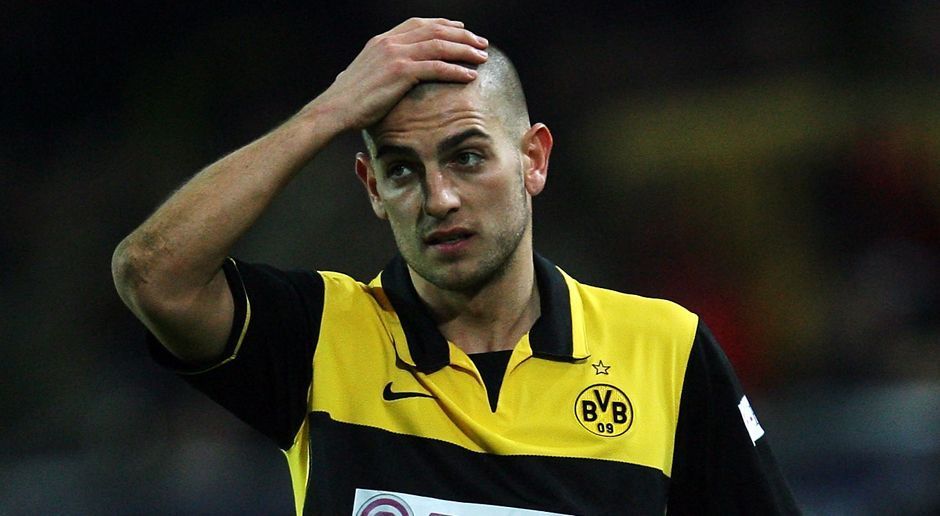 
                <strong>Mladen Petric</strong><br>
                Mladen Petric: Der Wechsel des Kroatischen Nationalspielers von Borussia Dortmund zum Hamburger SV schlug 2008 hohe Wellen. Finanziell machte der BVB ein gutes Geschäft, was auch damals nötig gewesen sei. Inoffiziell wurden Gerüchte laut, dass Klopp Petric für sein Pressingsystem bei den Schwarz-Gelben nicht vorsah. Begründung: Der Kroate wäre zu langsam. "Wenn das alles so stimmt, dann können die Dortmunder ja froh sein, dass ich endlich weg bin", sagte er damals. Diese Behauptung dementierte der Klub einige Tage später.
              