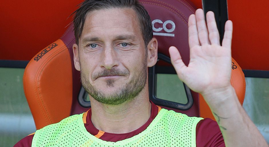 
                <strong>Der tränenreiche Abschied das Francesco Totti</strong><br>
                Beim Anpfiff grüßt Totti jedoch - wie so häufig in dieser Saison - von der Bank.
              