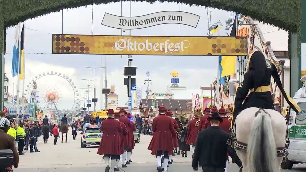 Einzug der Wiesnwirte auf die Theresienwiese 2023