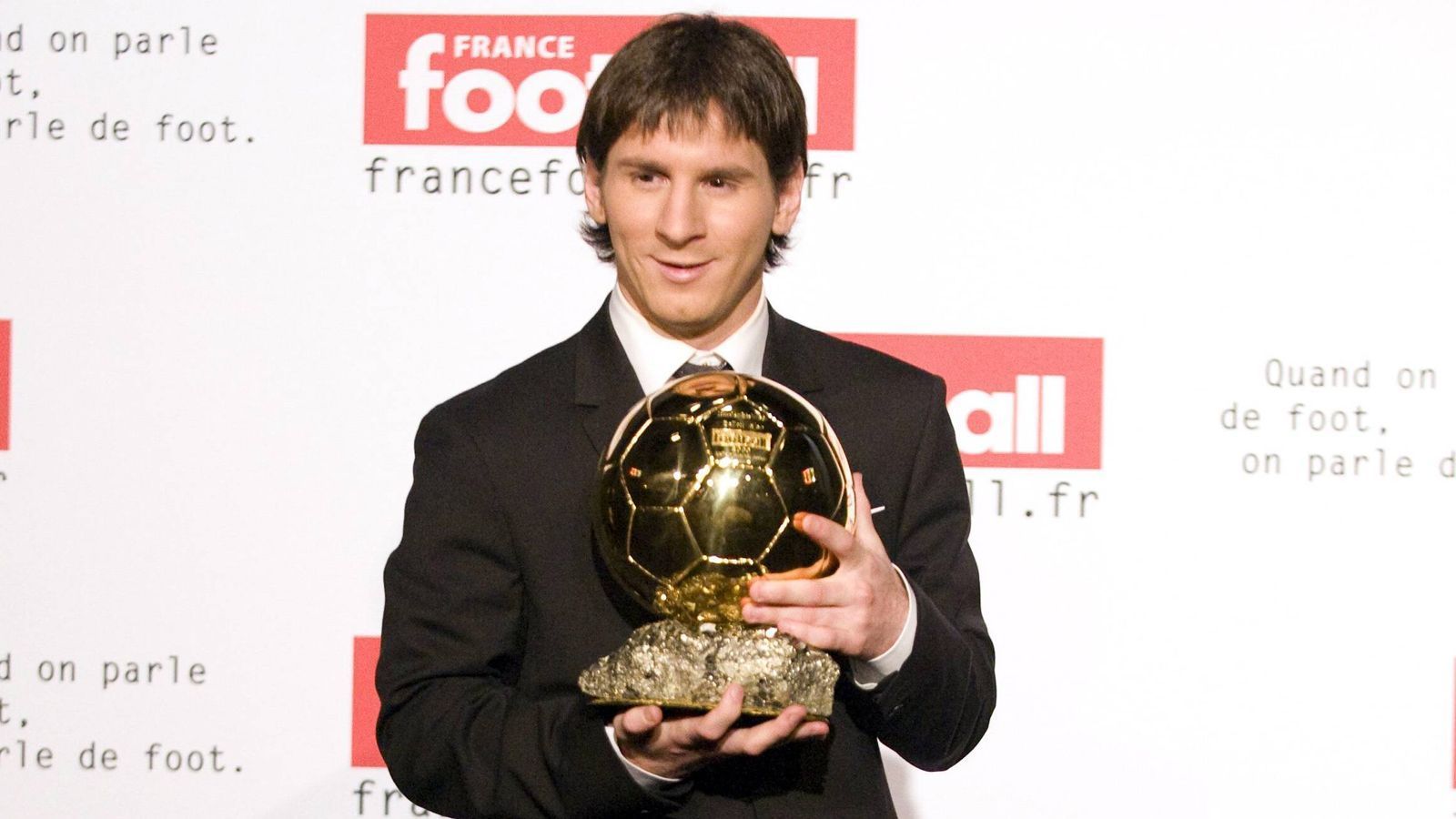 <strong>2009: Lionel Messi (FC Barcelona)</strong><br>- 2. Platz: Cristiano Ronaldo (Manchester United / Real Madrid)<br>- 3. Platz: Xavi (FC Barcelona)