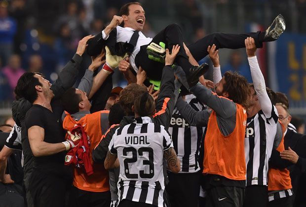 
                <strong>Juventus Turin (Italien)</strong><br>
                Juventus Turin krönt eine Saison absoluter Dominanz mit der 31. Meisterschaft. Drei Tage vor dem ersten Champions-League-Halbfinale gegen Real Madrid sicherte sich Juve seinen vierten Scudetto in Serie - durch ein 1:0 bei Sampdoria Genua.
              