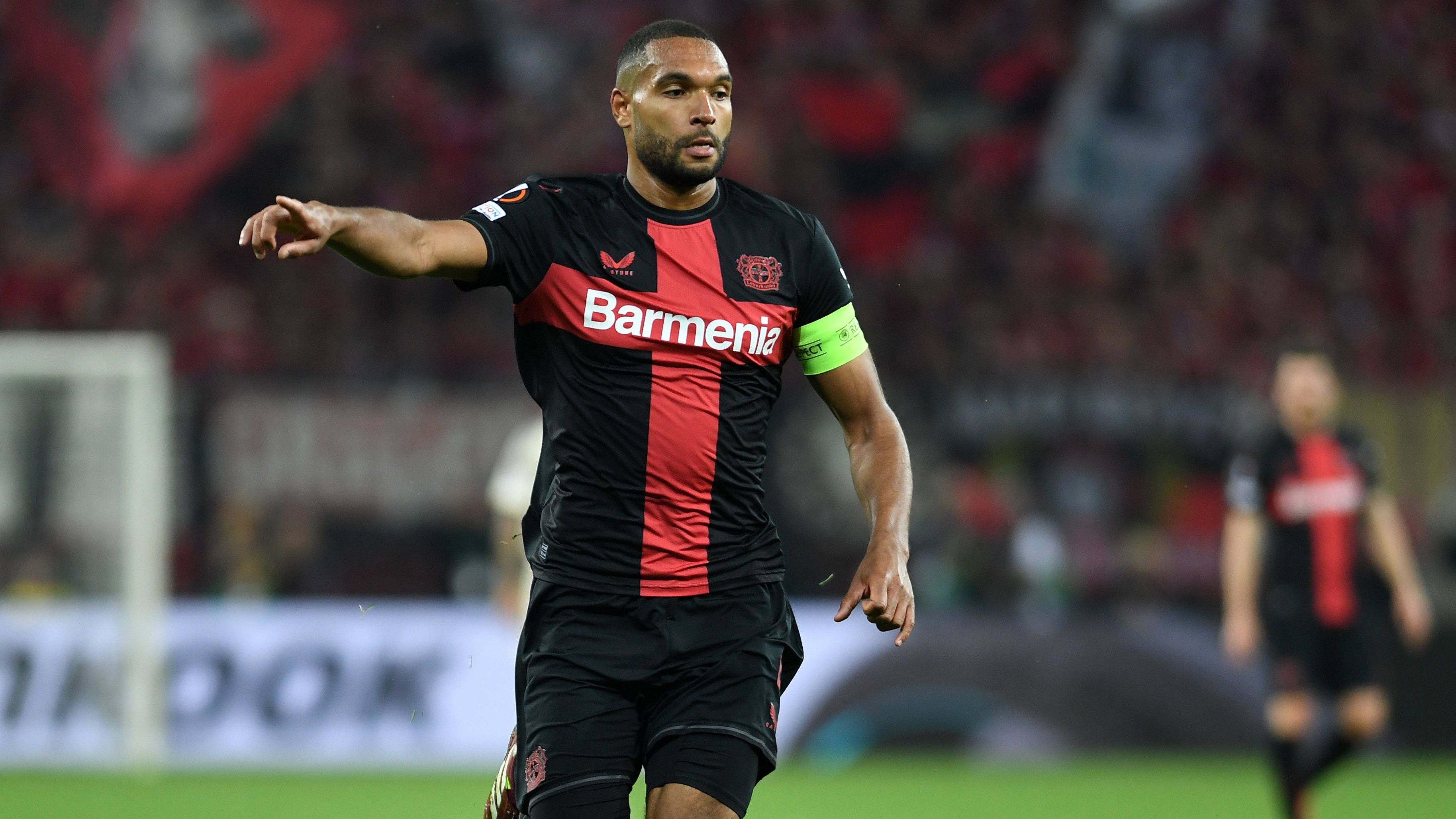 <strong>Jonathan Tah</strong><br>Nach Frimpong ist Tah wohl der heißeste Kandidat auf einen Abgang im Sommer 2024. Der Abwehrchef ist nur noch bis 2025 gebunden, was bedeutet, dass es entweder zu einer Verlängerung oder einem Verkauf kommen dürfte. Leverkusen würde gerne verlängern, jedoch gilt Tah als Fan der Premier League. Zudem soll der FC Bayern laut "Bild" interessiert sein. Hier könnte ein Verlust drohen.