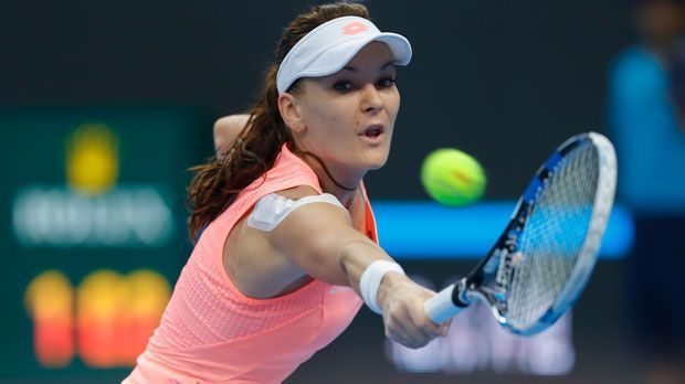 
                <strong>Agnieszka Radwanska (Qualifiziert - 4975 Punkte)</strong><br>
                Auch die Titelverteidigerin hat ihr Ticket in der Tasche. "Aga" holte ihre diesjährigen Titel in New Haven, Shenzhen und jüngst in Peking und kam erst in der zweiten Saisonhälfte so richtig in Fahrt. Wenn die Polin weiterhin auf diesem Level spielt, gehört sie auch dieses Jahr wieder zu den Titelanwärterinnen in Singapur.  
              
