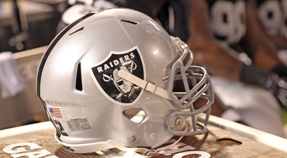 
                <strong>Oakland Raiders - 1964</strong><br>
                Oakland Raiders - 1964
              