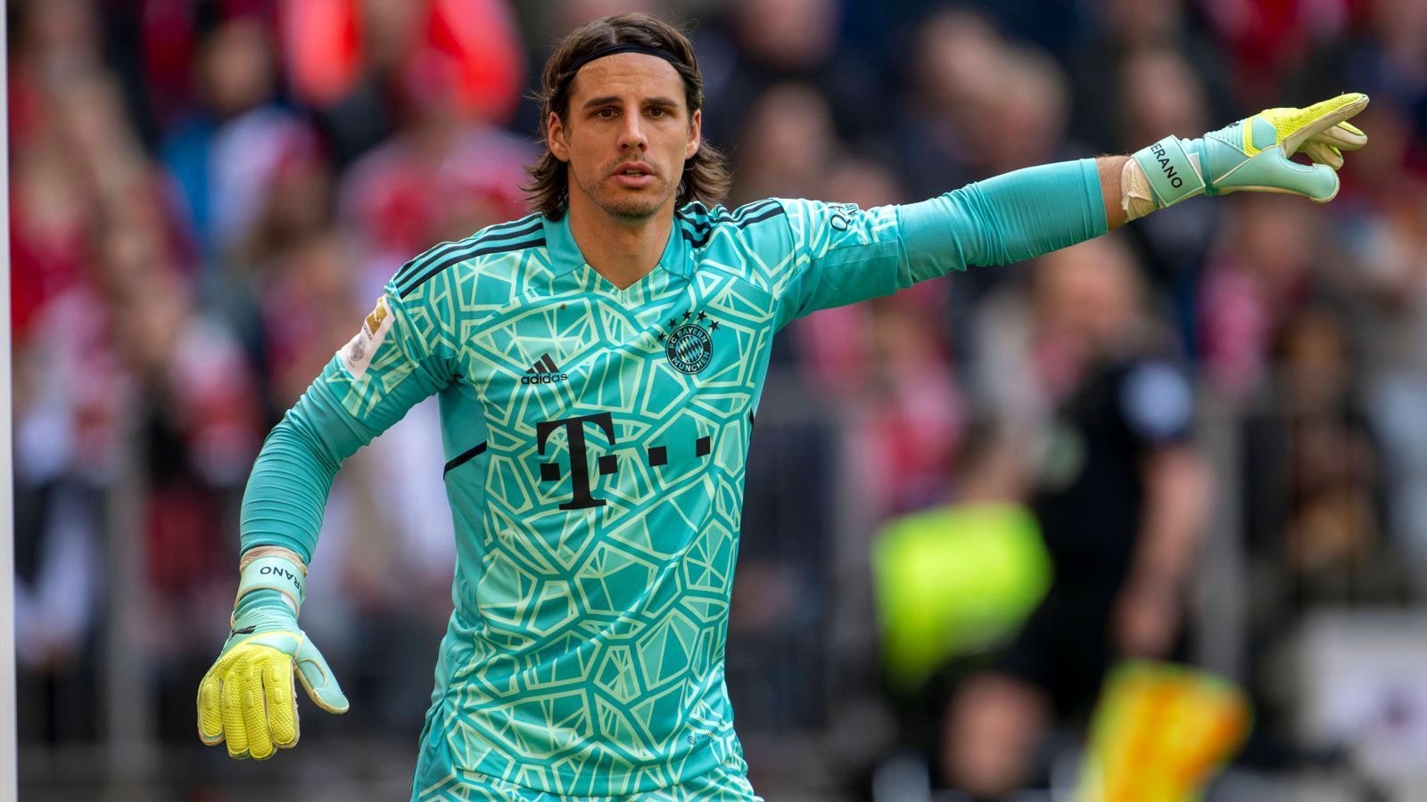 
                <strong>Yann Sommer</strong><br>
                Weitgehend beschäftigungslos. Wenn er aber gefragt ist, ist er zur Stelle. ran-Note: 3
              