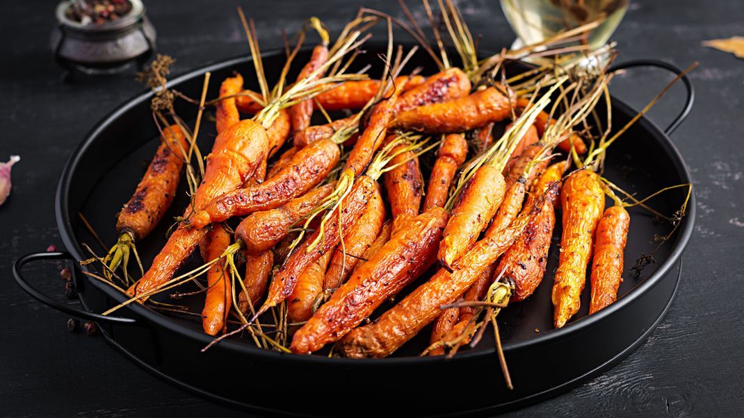 Glasierte Karotten sind nicht nur wunderbar aromatisch, sie sehen auch auf dem Teller richtig gut aus!