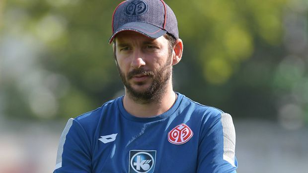 
                <strong>Mainz 05</strong><br>
                Rene Adler, Kenan Kodro, Alexandru Maxim, Viktor Fischer und Abdou Diallo – liest sich erst einmal gut. Sollten die Neuen voll einschlagen, hat Mainz alles richtig gemacht. Beim Verkauf von Jhon Cordoba an den FC hat der FSV eine Menge Gewinn gemacht. Einige Fragezeichen bleiben aber, auch beim neuen Trainer Sandro Schwarz (Foto). ran-Note: 4
              