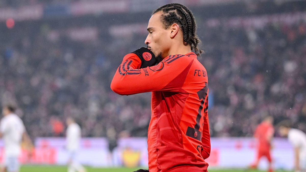 Leroy Sane (FC Bayern Muenchen) Torjubel, jubelt nach seinem treffer zum 4:0 waehrend des Spiels der 1. Bundesliga zwischen FC Bayern München und TSG 1899 Hoffenheim, Allianz Arena am 15. January 2...