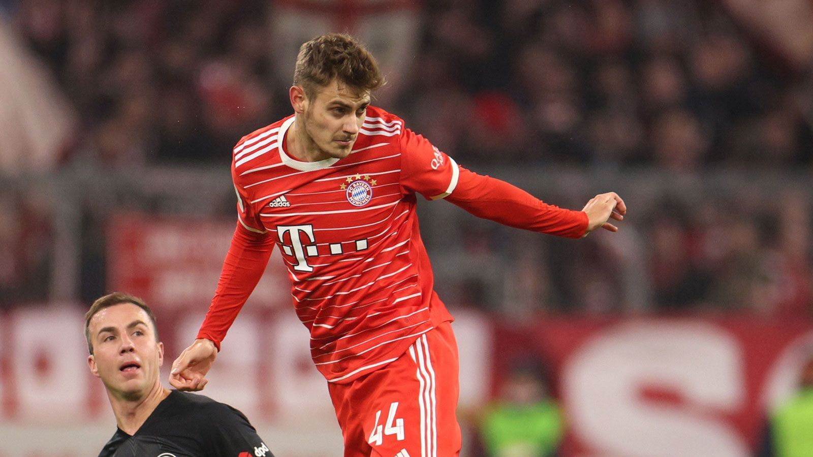 
                <strong>Josip Stanisic (FC Bayern München)</strong><br>
                Ersetzt unerwartet Benjamin Pavard auf rechts und konzentrierte sich vorrangig auf die Defensive. Lässt Kolo Muani vor Sommers Gelber Karte laufen, leitet dafür vorne das Führungstor ein. Mit zunehmender Spieldauer sicherer. In der 90. Minute gegen Sabitzer ausgetauscht. ran-Note: 3
              