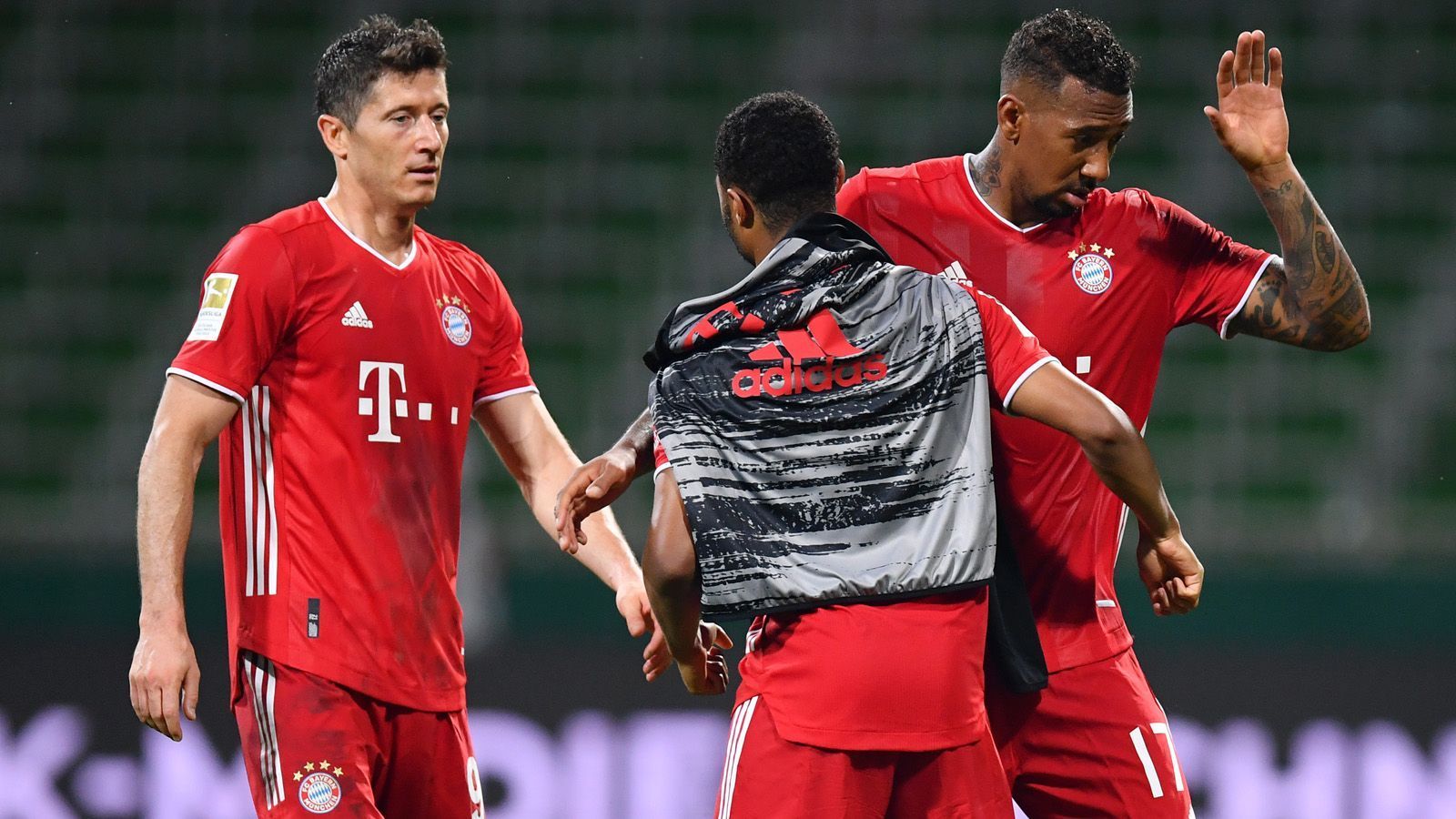 
                <strong>So feiert Bayern seine Corona-Meisterschaft</strong><br>
                Der FC Bayern München hat den 30. Bundesliga-Meistertitel am 32. Spieltag durch einen knappen 1:0-Sieg bei Werder Bremen eingefahren. ran.de zeigt, wie die Bayern-Stars die Corona-Meisterschaft feiern.
              