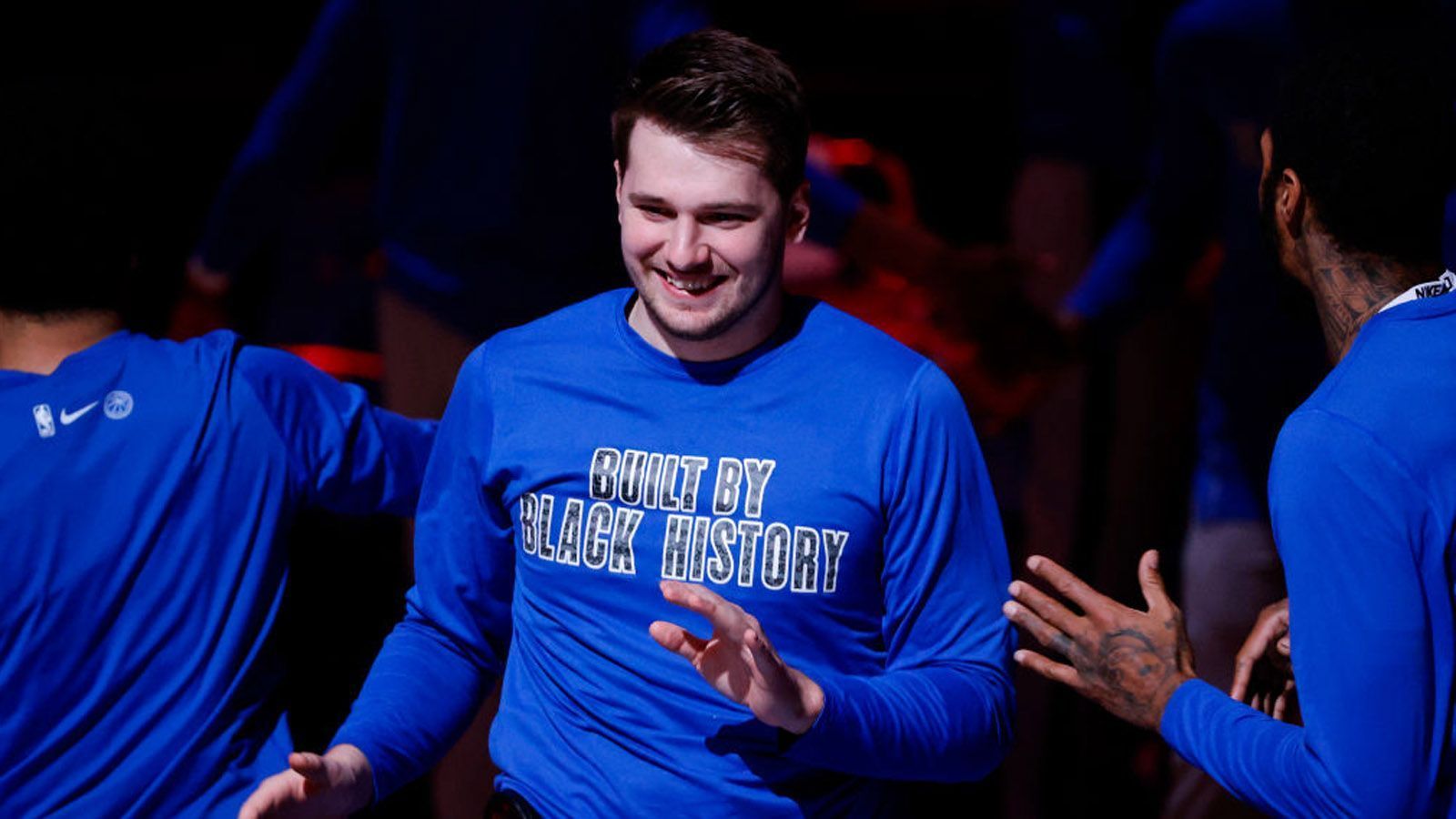 
                <strong>Luka Doncic: Seine Rekorde und Meilensteine mit 22 Jahren</strong><br>
                Happy Birthday Luka Doncic! Der NBA-Superstar der Dallas Mavericks feiert am Sonntag seinen 22. Geburtstag. Wohl selten hat ein junger Spieler die Liga derart geprägt, wie Doncic bislang. ran zeigt die Meriten und Meilensteine des slowenischen Ausnahmetalents.
              