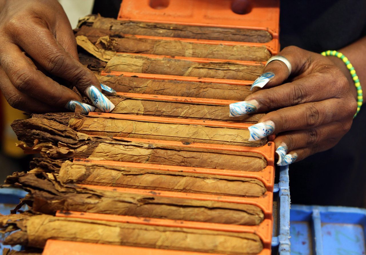 Zigarrenfabriken: Die berühmten kubanischen Zigarren werden noch immer von Hand gedreht und kurbeln nach wie vor die Wirtschaft der Insel gehörig an. In einigen Fabriken sind Führungen möglich. Im Februar oder März findet das wohl weltgrößte Zigarrenfestival samt Rauchwettbewerb statt.