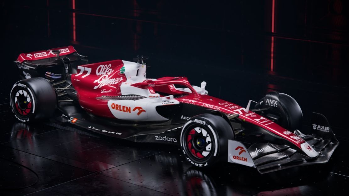 
                <strong>Alfa Romeo C42</strong><br>
                Mit dem Rennstall Alfa Romeo F1 Team ORLEN haben nun alle Formel-1-Teams für die Saison 2022 ihre neuen Autos vorgestellt. Am Sonntag präsentierte das Team von Sauber Motorsport den Boliden für die neue Saison, mit dem der finnische Ex-Mercedes-Fahrer Valtteri Bottas und der Chinese Zhou Guanyu angreifen wollen. 
              