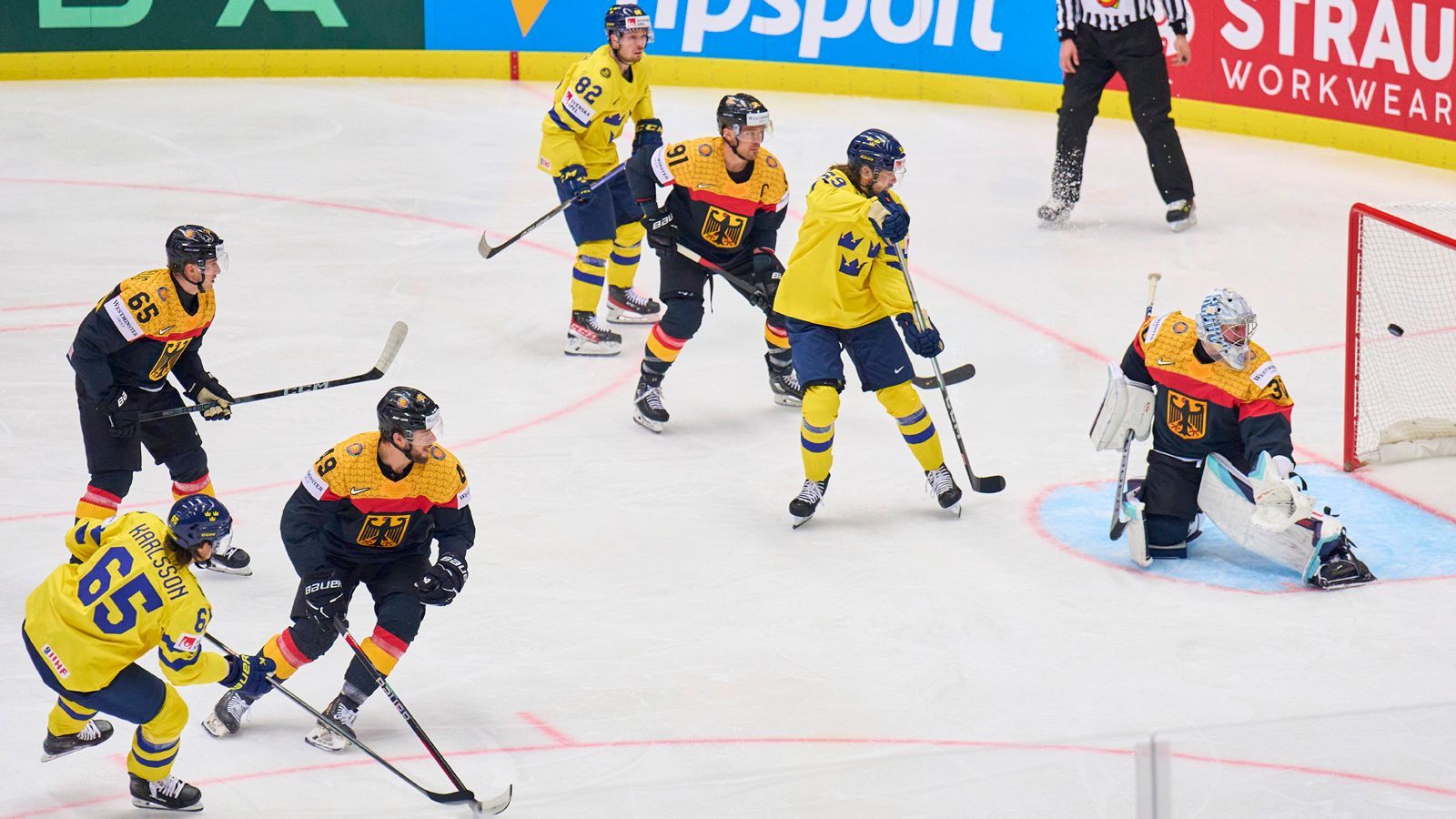 <strong>Penalty Killing</strong><br>Hier läuft das deutsche Team eigentlich nur hinterher. Zu hoch ist an diesem Abend die Qualität des schwedischen Überzahlspiels. Ein, zwei Pässe, dann der direkte Abschluss - trotz des immergleichen Konzepts findet das deutsche Team keine Lösung. Harter Tag für die deutschen Unterzahlspieler! Das einzig Positive: es fällt nur ein Gegentor in Unterzahl.