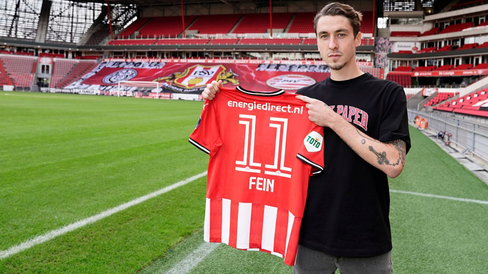 
                <strong>Mittelfeld - Adrian Fein (PSV Eindhoven)</strong><br>
                Bayern verlieh Talent Adrian Fein mal wieder. Nachdem der 21-Jährige erst vor wenigen Monaten von der Leihe beim HSV zu den Münchner Triplesiegern zurückkehrte, soll sich der Mittelfeldspieler nun bis zum Sommer 2021 erneut andernorts weiterentwickeln. PSV-Coach Roger Schmidt schnappte sich den Sechser, der nun beim niederländischen Europa-League-Teilnehmer auch auf internationaler Bühne erste Erfahrungen sammeln kann. In der Gruppenphase warten auf Fein mögliche Duelle mit Granada, PAOK Saloniki und Omonia Nikosia. Seinen PSV-Einstand könnte Fein nach der Länderspielpause in der Eredivisie auswärts bei PEC Zwolle feiern. 
              