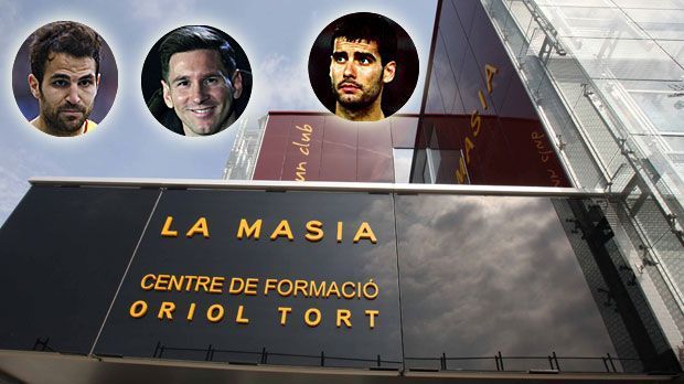 
                <strong>3. Cruyff ebnet den Weg für Messi und Co.</strong><br>
                3. Cruyff reformiert Barcas Nachwuchs-Schmiede La Masia! 1988 übernimmt der gebürtige Amsterdamer den Trainerposten beim FC Barcelona und krempelt die Jugend-Akademie um. Wird zuvor bei der Auswahl der Talente vor allem Wert auf Größe und Physis gelegt, verschiebt Cruyff den Fokus mehr auf die technischen Stärken. Ob ohne ihn auch solche Stars wie Cesc Fabregas (li.) und Lionel Messi (Mi.) in Katalonien eine Chance bekommen hätten?
              