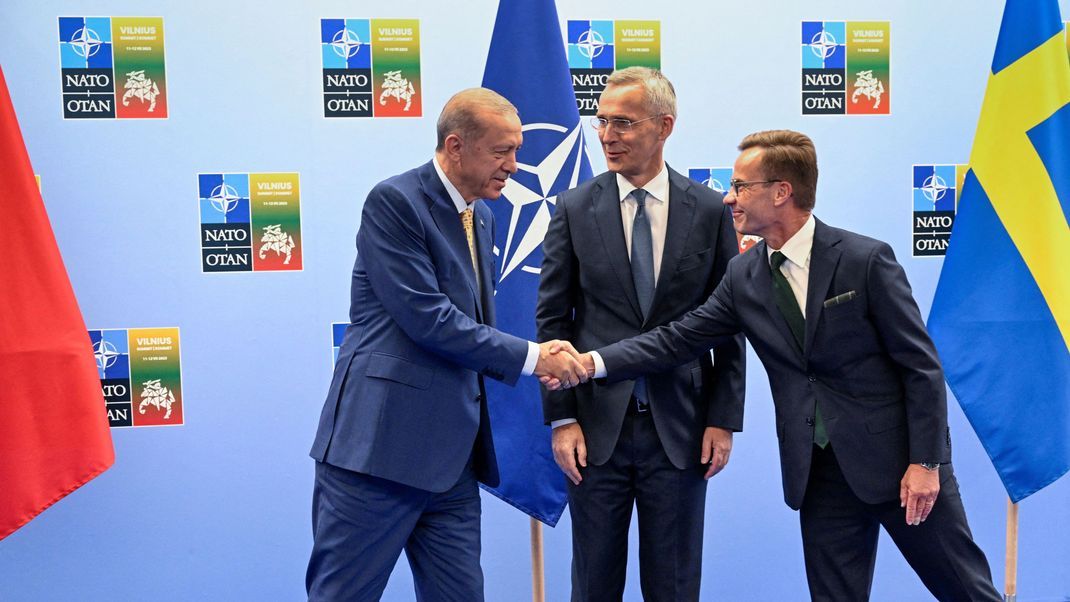 Nach dem trilateralen Gespräch zwischen Erdogan, Kristersson und Stoltenberg kam Erleichterung auf - doch Schwedens NATO-Beitritt ist noch nicht in trockenen Tüchern.