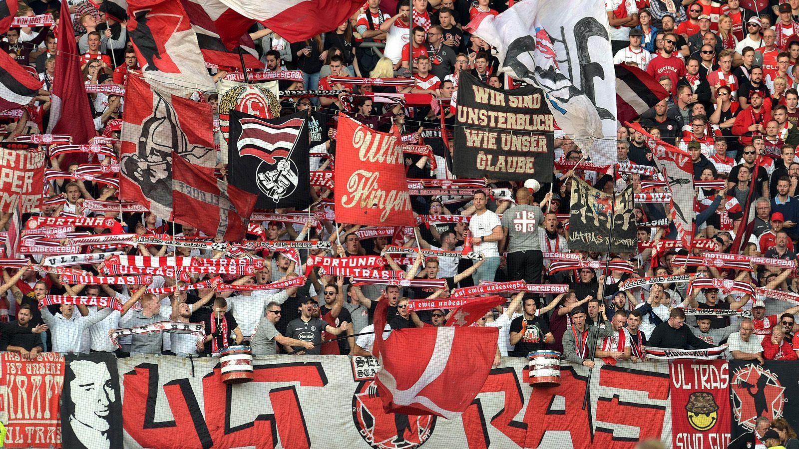 
                <strong>Fortuna Düsseldorf</strong><br>
                "Ich hoffe, dass die 50+1-Regel so bleibt, wie sie ist. Es braucht eine Zweidrittel-Mehrheit innerhalb der DFL, sie zu ändern, weil das eine Satzungsklausel ist. Deshalb sehe ich auch gute Chancen. Und ich sehe auch keinen Bedarf, sie zu ändern", sagte Fortuna-Vorstandvorsitzender Robert Schäfer im Gespräch mit der "WZ". Düsseldorf hat seine Profi-Abteilung bisher nicht ausgegliedert und verwehrt sich gegen einen Investoren-Einstieg.
              