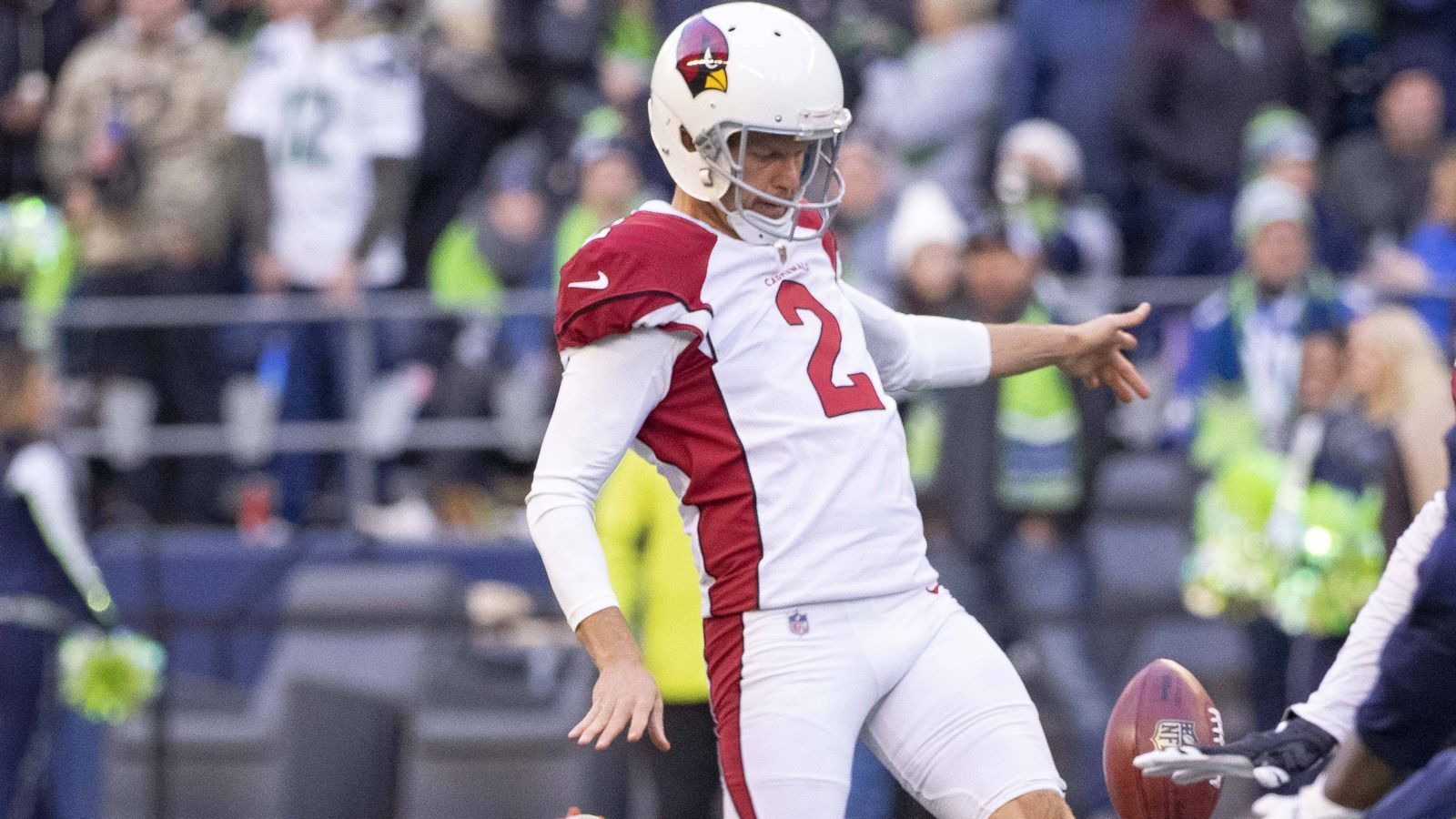 
                <strong>Andy Lee (Arizona Cardinals): seit 2004</strong><br>
                Punter ist nicht unbedingt die Glamour-Position in der NFL. Ein Guter kann sich aber auch lange in der Liga halten, das beweist Andy Lee von den Arizona Cardinals. Der 36-Jährige spielte elf Jahre bei den San Francisco 49ers, danach kam er über Cleveland und Carolina zu den Cardinals. Dreimal schaffte er es ins All-Pro-Team, genauso oft wurde er in den Pro Bowl gewählt.  
              