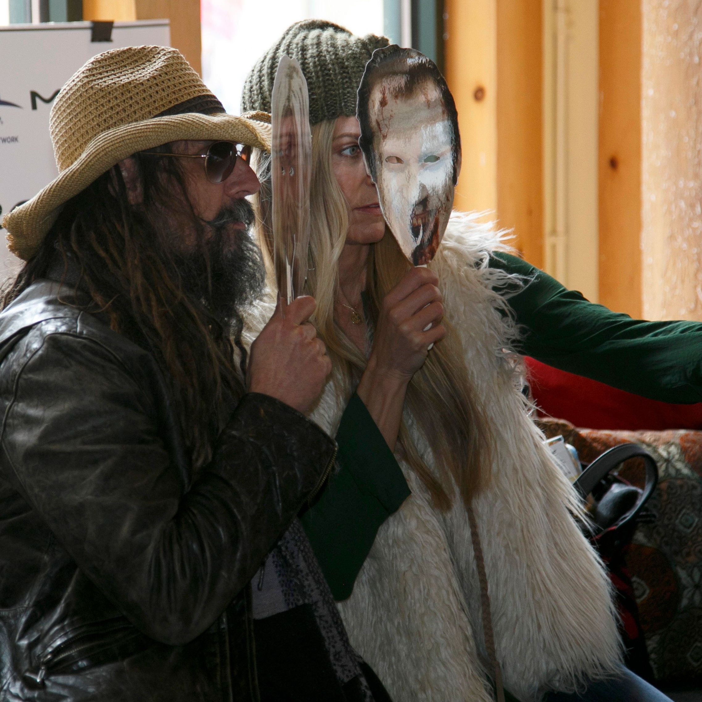 Rob Zombie und seine Frau machen Selfies mit den Masken aus "31"