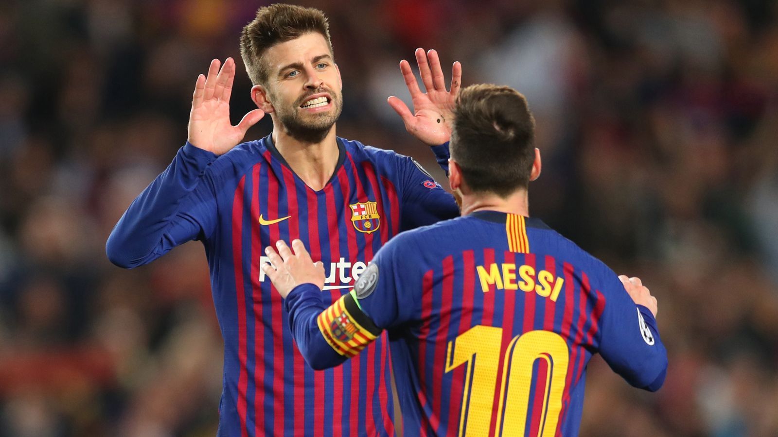 
                <strong>Gerard Pique</strong><br>
                "Einmal Barcelona und wieder zurück" hieß es in der bisherigen Laufbahn von Gerard Pique. Der einstige Barca-Nachwuchsspieler wechselte 2004 zu Manchester United und kickte dort später bei den Profis mit Cristiano Ronaldo zusammen. Das ging so bis 2008, dann verabschiedete sich der heutige Welt- und Europameister wieder von der Insel und ging zurück zum FC Barcelona. 13 Jahre lang spielte Pique bei Barca an der Seite von Lionel Messi und das Duo errang zusammen unter anderem drei Champions-League-Titel und acht spanische Meistertitel. 
              