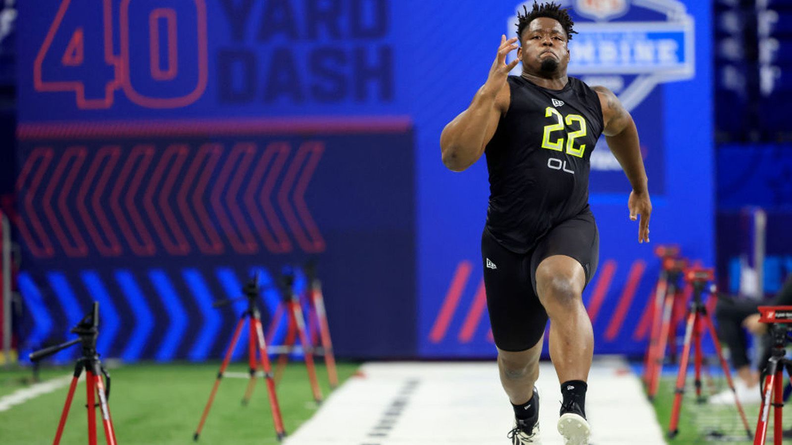 
                <strong>27. Pick: Tampa Bay Buccaneers - Zion Johnson (Boston), OL</strong><br>
                BESCHÜTZE TOM BRADY.Die Draft Needs der Buccaneers: OG, DL, TE
              