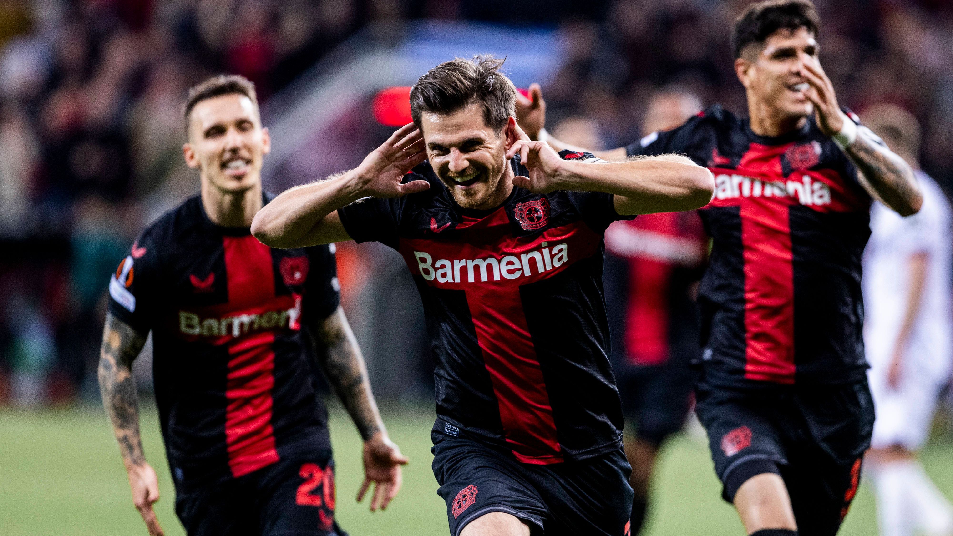 <strong>Die frühesten Meister der Bundesliga-Geschichte</strong><br>Bayer Leverkusen hat das Trauma besiegt und ist zum ersten Mal deutscher Meister. Mit einem 5:0 gegen Werder Bremen machte die Werkself den Titel perfekt. Und nicht nur das: Die Entscheidung fiel bereits am 29. Spieltag. Damit reiht sich Bayer direkt unter den frühesten Meistern der Bundesliga-Geschichte ein. Der Überblick: